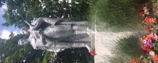 «Не угасает память о войне…» (Памятник учителям и учащимся Фаленской средней школы, погибшим в годы Великой Отечественной войны)